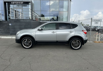 Подержанный автомобиль Nissan Qashqai 2010 года (8 фото)