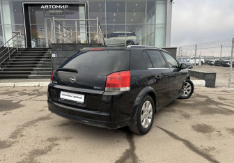 Подержанный автомобиль Opel Signum 2007 года (5 фото)