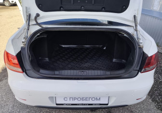 Подержанный автомобиль Peugeot 408 2014 года (15 фото)