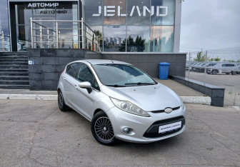 Подержанный автомобиль Ford Fiesta Hatchback 2010 года (3 фото)