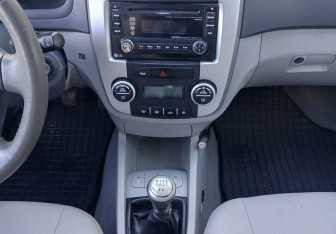 Подержанный автомобиль Kia Cerato Sedan 2006 года (11 фото)