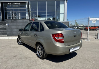 Подержанный автомобиль LADA (ВАЗ) Granta Sedan 2013 года (7 фото)