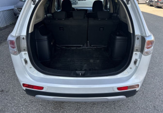 Подержанный автомобиль Mitsubishi Outlander 2014 года (13 фото)