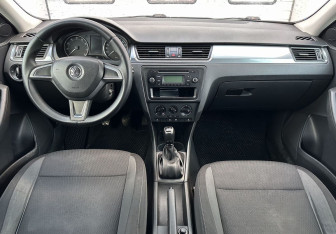 Подержанный автомобиль Skoda Rapid Wagon 2014 года (10 фото)
