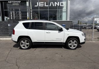 Подержанный автомобиль Jeep Compass 2012 года (4 фото)