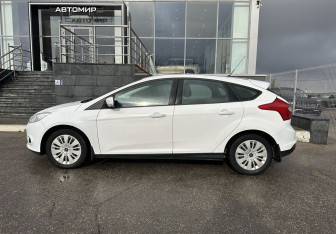 Подержанный автомобиль Ford Focus Hatchback 2012 года (8 фото)