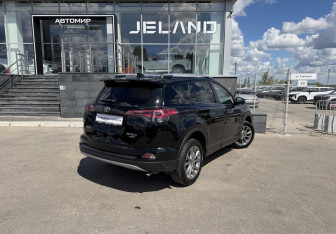 Подержанный автомобиль Toyota RAV4 2017 года (5 фото)