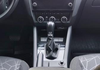 Подержанный автомобиль Skoda Octavia Liftback 2020 года (11 фото)