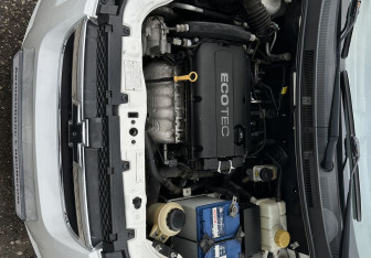 Подержанный автомобиль Chevrolet Aveo Sedan 2011 года (13 фото)