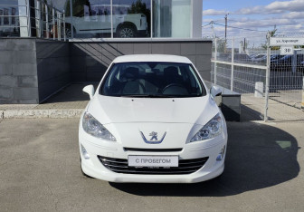 Подержанный автомобиль Peugeot 408 2014 года (2 фото)