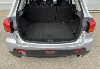 Подержанный автомобиль Mitsubishi ASX 2011 года (15 фото)