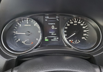 Подержанный автомобиль Nissan Qashqai 2014 года (9 фото)