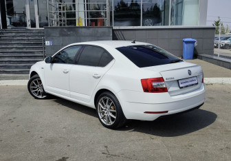 Подержанный автомобиль Skoda Octavia Liftback 2020 года (7 фото)