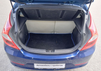Подержанный автомобиль Hyundai Solaris Hatchback 2015 года (15 фото)
