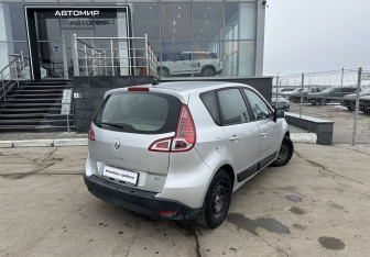 Подержанный автомобиль Renault Scenic 2010 года (5 фото)