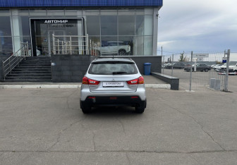 Подержанный автомобиль Mitsubishi ASX 2011 года (6 фото)