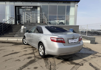 Подержанный автомобиль Toyota Camry Sedan 2009 года (7 фото)