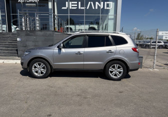 Подержанный автомобиль Hyundai Santa Fe 2010 года (8 фото)