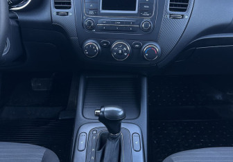 Подержанный автомобиль Kia Cerato Sedan 2015 года (11 фото)