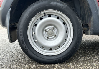 Подержанный автомобиль Renault Sandero 2012 года (14 фото)