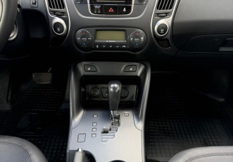 Подержанный автомобиль Hyundai ix35 2013 года (11 фото)