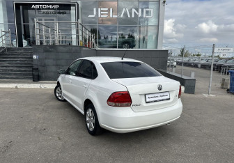 Подержанный автомобиль Volkswagen Polo Sedan 2012 года (7 фото)