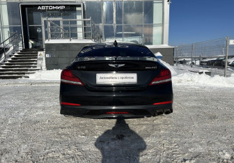 Подержанный автомобиль Genesis G70 2019 года (6 фото)