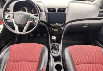 Подержанный автомобиль Hyundai Solaris Hatchback 2011 года (10 фото)