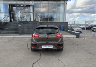 Подержанный автомобиль Kia Ceed Hatchback 2017 года (6 фото)