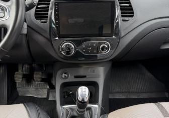 Подержанный автомобиль Renault Kaptur 2019 года (11 фото)