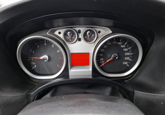 Подержанный автомобиль Ford Focus Hatchback 2010 года (9 фото)