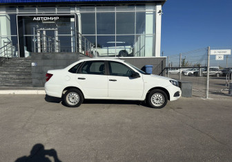 Подержанный автомобиль LADA (ВАЗ) Granta Sedan 2019 года (4 фото)