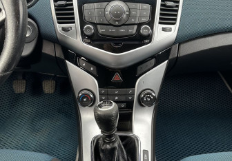 Подержанный автомобиль Chevrolet Cruze Sedan 2011 года (11 фото)