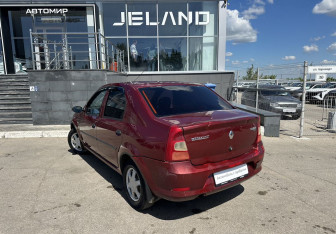 Подержанный автомобиль Renault Logan Sedan 2011 года (7 фото)