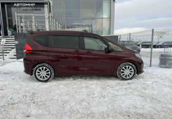 Подержанный автомобиль Honda Freed 2017 года (4 фото)