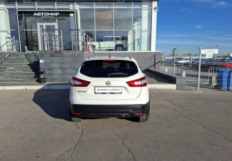 Подержанный автомобиль Nissan Qashqai 2014 года (6 фото)