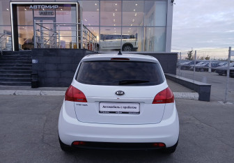 Подержанный автомобиль Kia Venga 2015 года (6 фото)