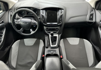 Подержанный автомобиль Ford Focus Sedan 2013 года (10 фото)