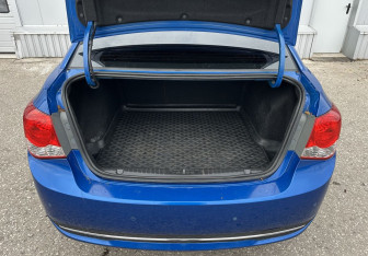 Подержанный автомобиль Chevrolet Cruze Sedan 2011 года (15 фото)