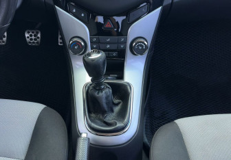 Подержанный автомобиль Chevrolet Cruze Sedan 2013 года (11 фото)