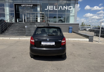 Подержанный автомобиль Skoda Fabia Hatchback 2008 года (6 фото)