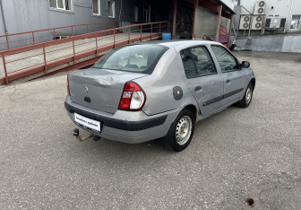 Подержанный автомобиль Renault Symbol 2005 года (5 фото)