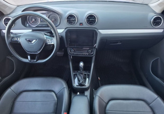 Подержанный автомобиль Jetta VA3 2022 года (10 фото)