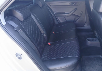 Подержанный автомобиль Skoda Rapid Liftback 2015 года (12 фото)