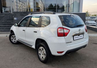 Подержанный автомобиль Nissan Terrano 2014 года (7 фото)
