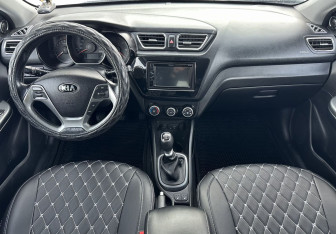 Подержанный автомобиль Kia Rio Sedan 2015 года (10 фото)