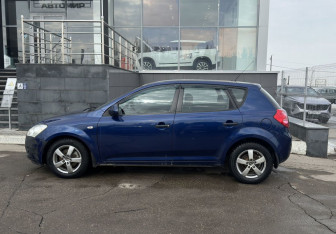 Подержанный автомобиль Kia Ceed Hatchback 2007 года (8 фото)