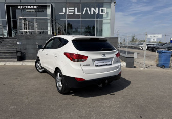 Подержанный автомобиль Hyundai ix35 2012 года (7 фото)