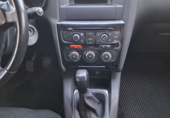 Подержанный автомобиль Citroen C4 Hatchback 2012 года (11 фото)