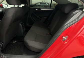 Подержанный автомобиль Volkswagen Jetta Sedan 2014 года (12 фото)